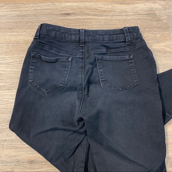 ASTOR Basic Black Skinny Jeans - Picture 2 of 5